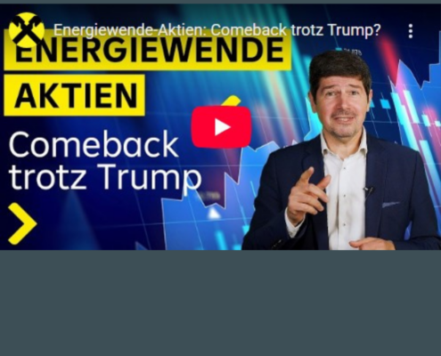 Sprecher Valentin Hofstätter im Casual Anzug dahinter ein Bild mit Aufwärtsbewegungen