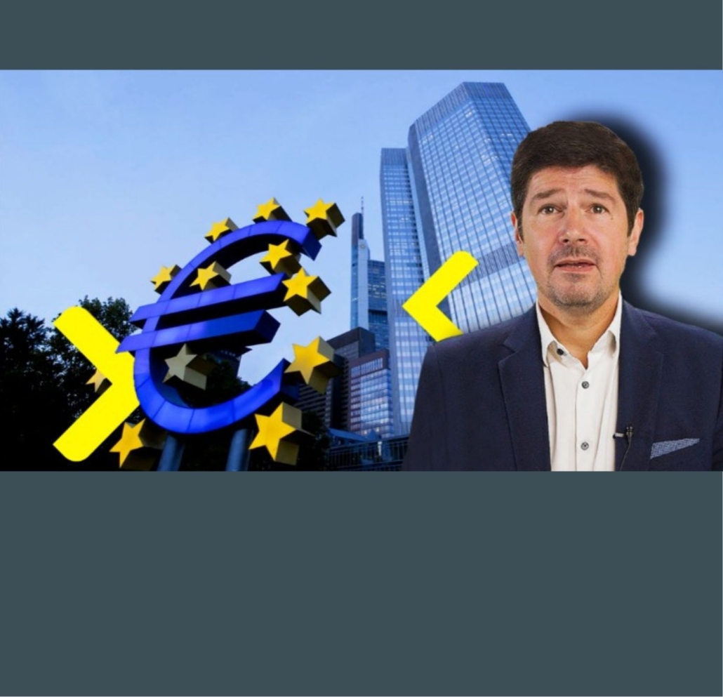 Sprecher Valentin Hofstätter im Casual Anzug dahinter ein Bild des EZB-Hochhauses und links ein Bild des Euro-Zeichens mit gelben Sternen umgeben