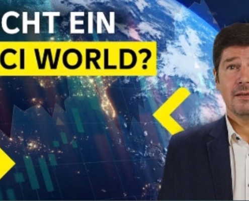 Sprecher Valentin Hofstätter im Casual Anzug dahinter ein Bild eines Teiles unseres Planeten Erde